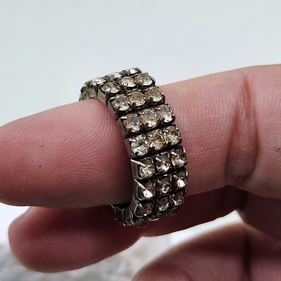 Jewelry - Vintage Clear Rhinestone Stretch Ring Silver Tone Chunky Cocktail Statement Glam